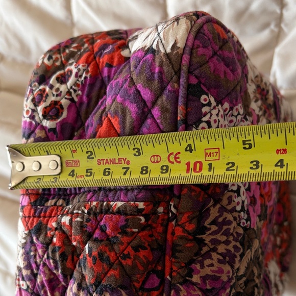 Vera Bradley floral Bag with White Wipeable Lining - Picture 7 of 13